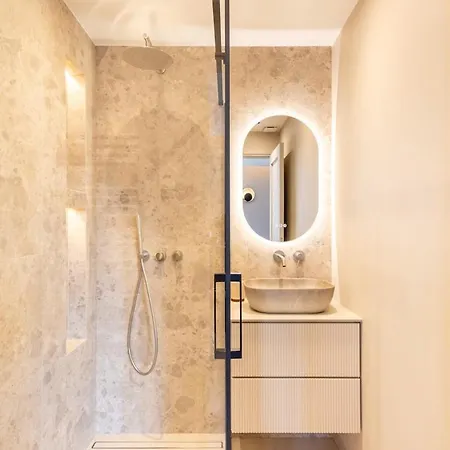 Picasso 3 Chic And Comfort 6 People- Attic Apartment, Offices דירה ואלאוריס