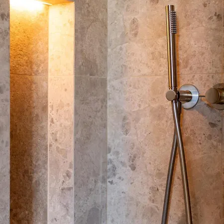 Picasso 3 Chic And Comfort 6 People- Attic Apartment, Offices