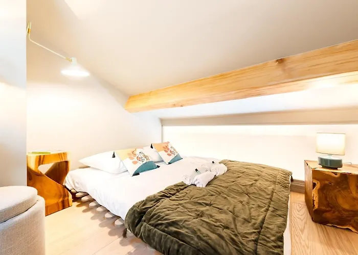 Apartment Picasso 3 Chic And Comfort 6 People- Attic Apartment, Offices *